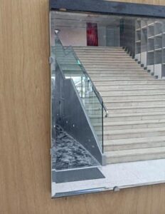 В Тайване уборщик случайно уничтожил произведение искусства, удалив с него пыль