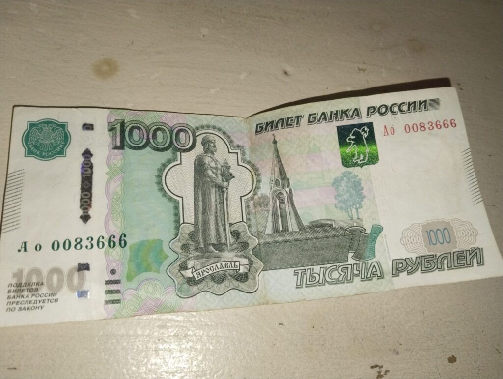 Корейская криптобиржа случайно раздала своим пользователям 2 тысячи биткоинов, или 10,5 миллиарда рублей.