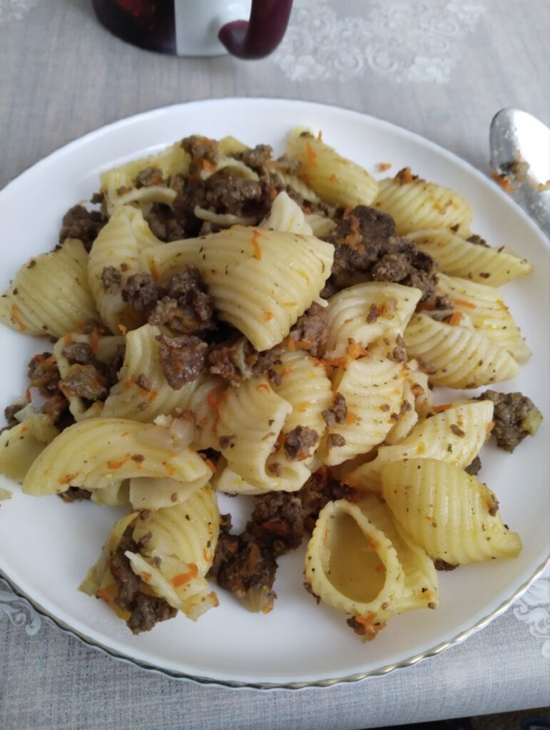 Мясо против хандры: научные факты и тарелка макарон по-флотски с олениной